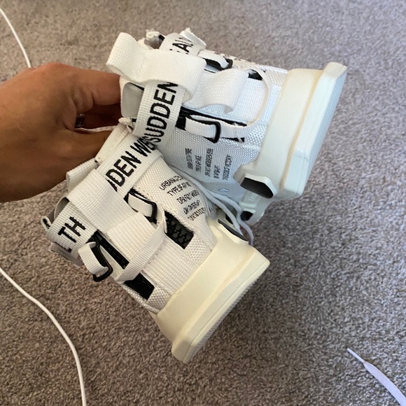 Style Shoes - Picture 2 of 3